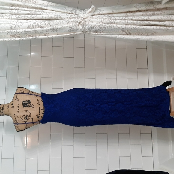 Steppin' Out L Blue Lace side Slit spaghetti strap evening dress - Picture 5 of 9